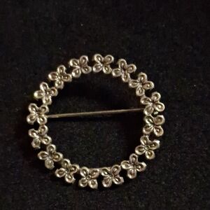 Chic Sterling Silver Floral Brooch